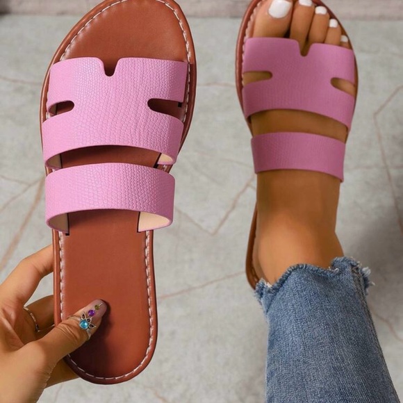 Shoes - ⭐️Pink Women's Sandals